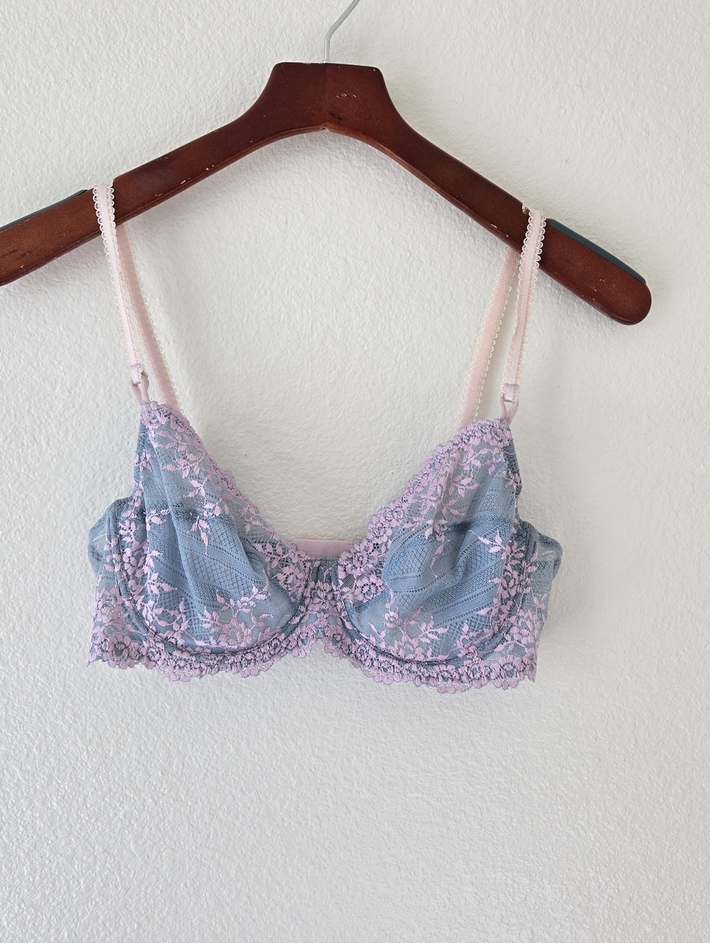 WACOAL Embrace Lace Underwire  Bra #65191 Blue & Pink Size 36C